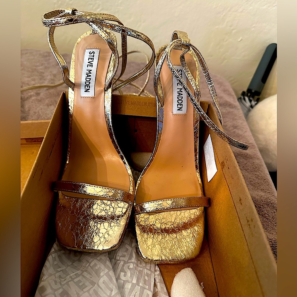 Steve Madden Lafayette Gold Metal heels size 8.5
